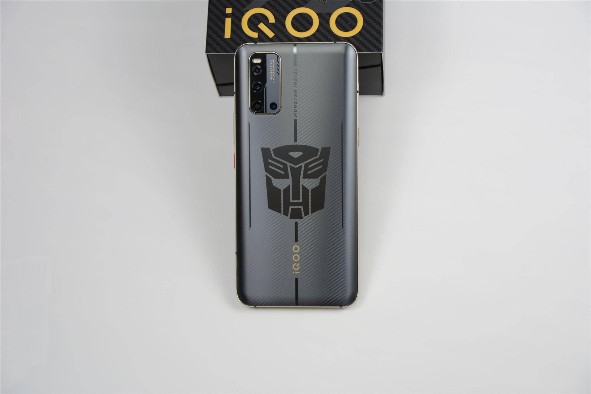 手感|iQOO 3变形金刚限量版，手感一流，要的就是这个范儿
