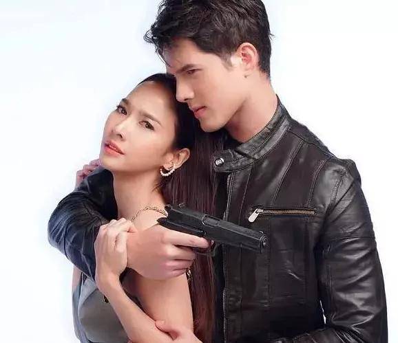 女明星|爆红时敢帮闺蜜打小三的女明星就只有她了！！