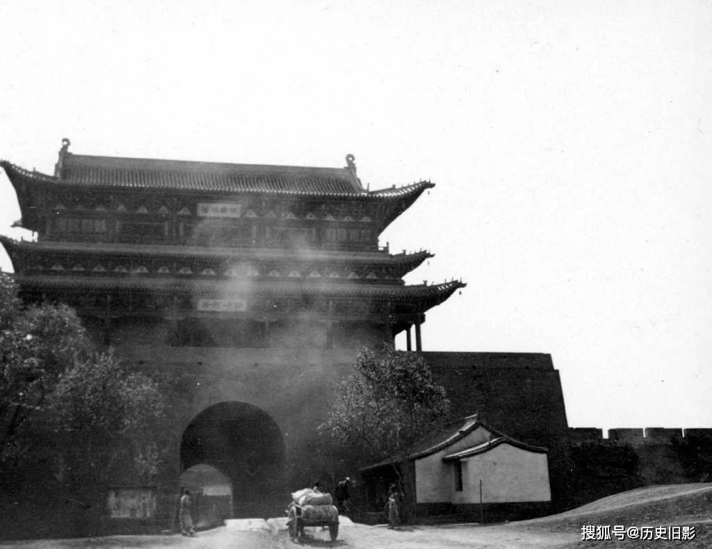 1909年山西太原城老照片,阜成门与迎泽门大南门街