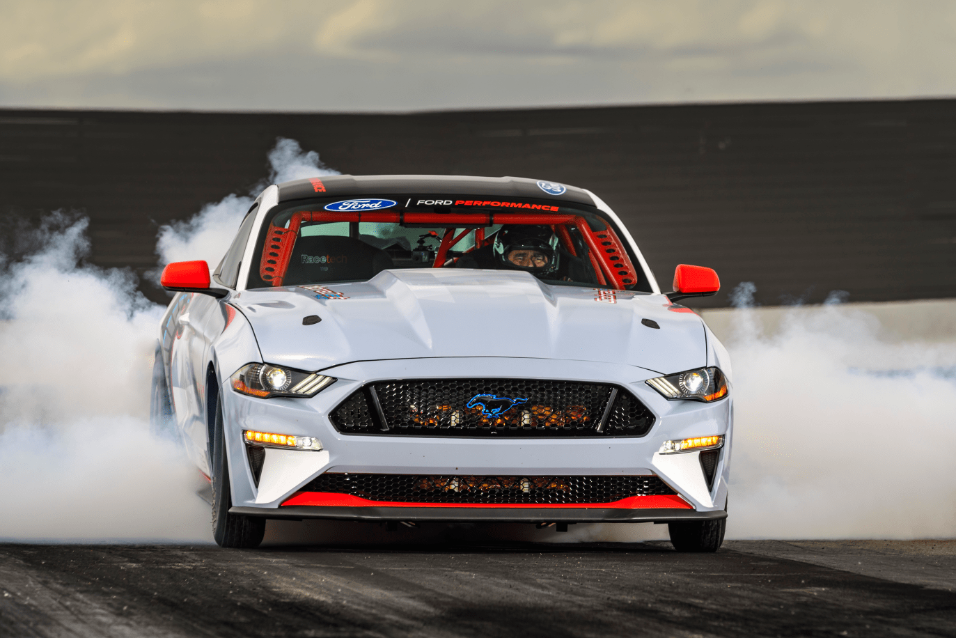 亮相的mustang mach-e 1400原型车都是由福特性能车团队进行设计研发