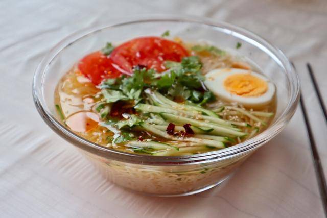 鱼咬羊尾巴猜一成语_木猜一成语疯狂看图(2)