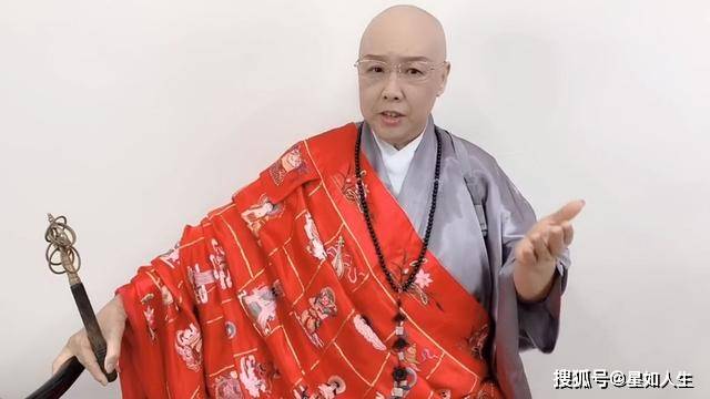 开撕？费玉清姐姐首公开跟弟弟经济来往，还嘲