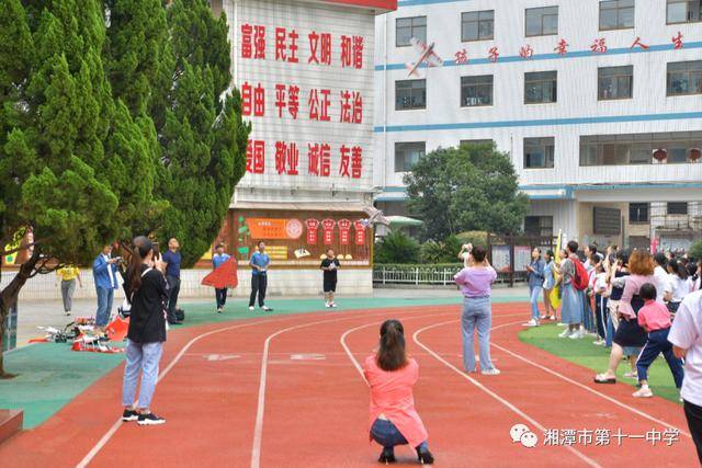 湘潭|发挥引领作用 播撒梦想种子——湘潭市十一中航模表演队赴育才学校表演