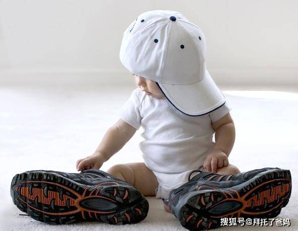 穿鞋|6岁孩子双脚变“畸形”，只因妈妈错误穿鞋方式，家长要引起重视