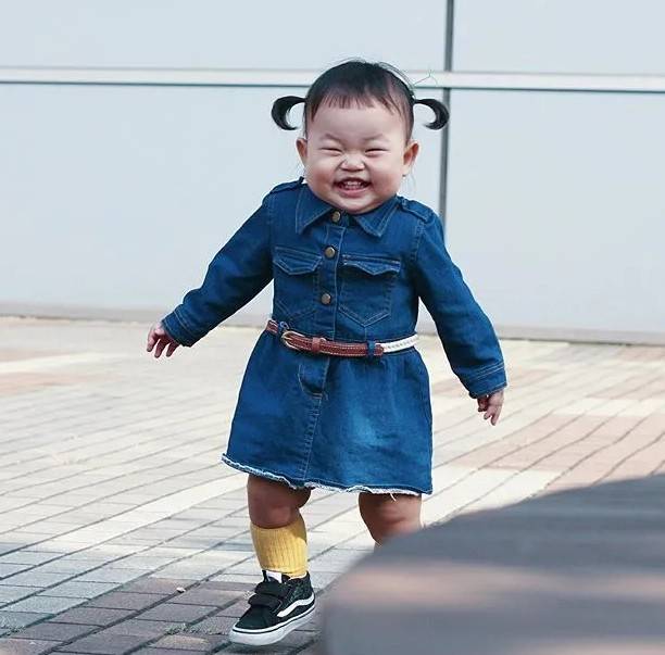 惠珠|太上头了!5岁女孩活成了"土味大妈",每一帧表情都超治愈