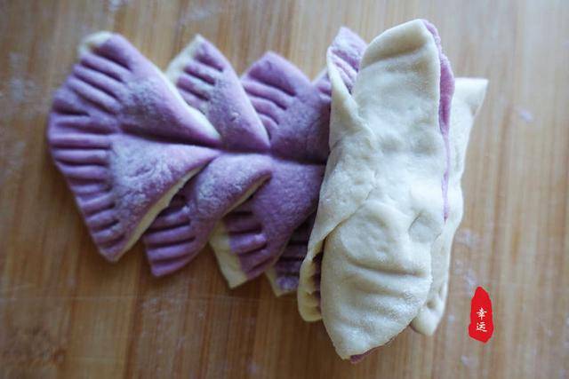 风车|蒸出来的花式馒头，像个风车又像是一朵花用一个紫薯