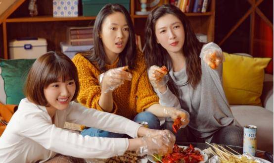 紧身|毛晓彤身材有多优越？穿紧身款都撑不起，镜头拍到全身时：扎心了