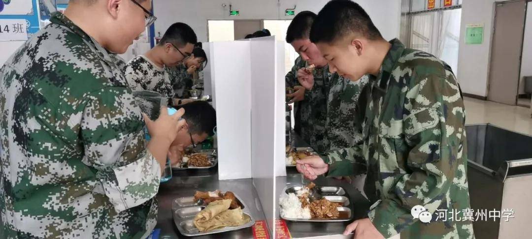 衡水市冀州中学食堂做好学生军训餐饮保障工作