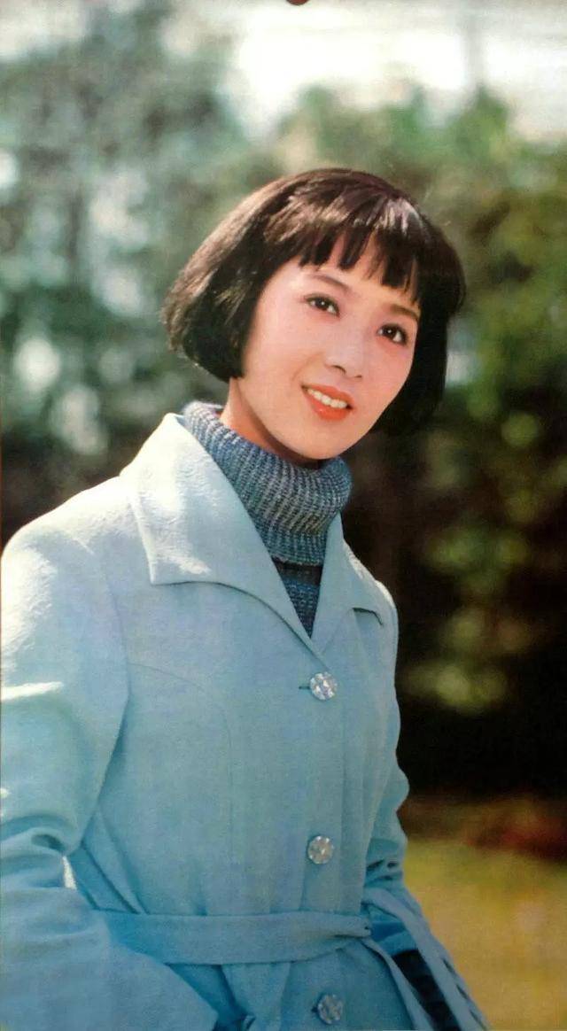 "封面女神"龚雪真的美吗?看了照片后感叹她简直惊艳了时光