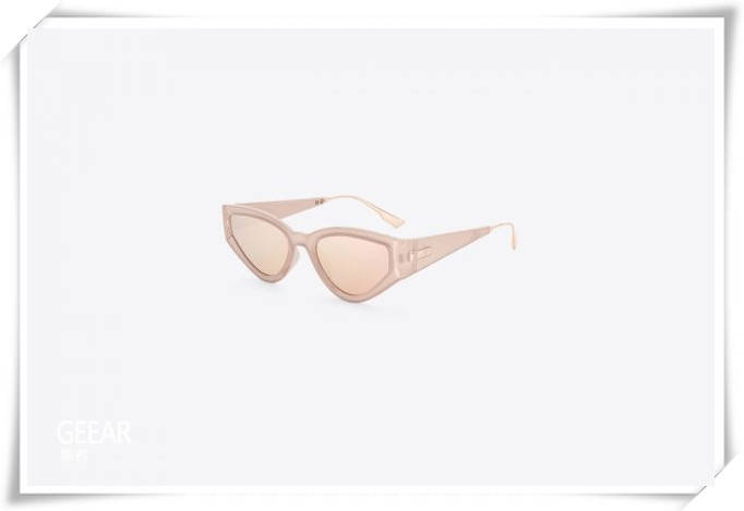 詹妮弗·劳伦斯|詹妮弗·劳伦斯的爱包不止Dior，还有这个低调极简的品牌！