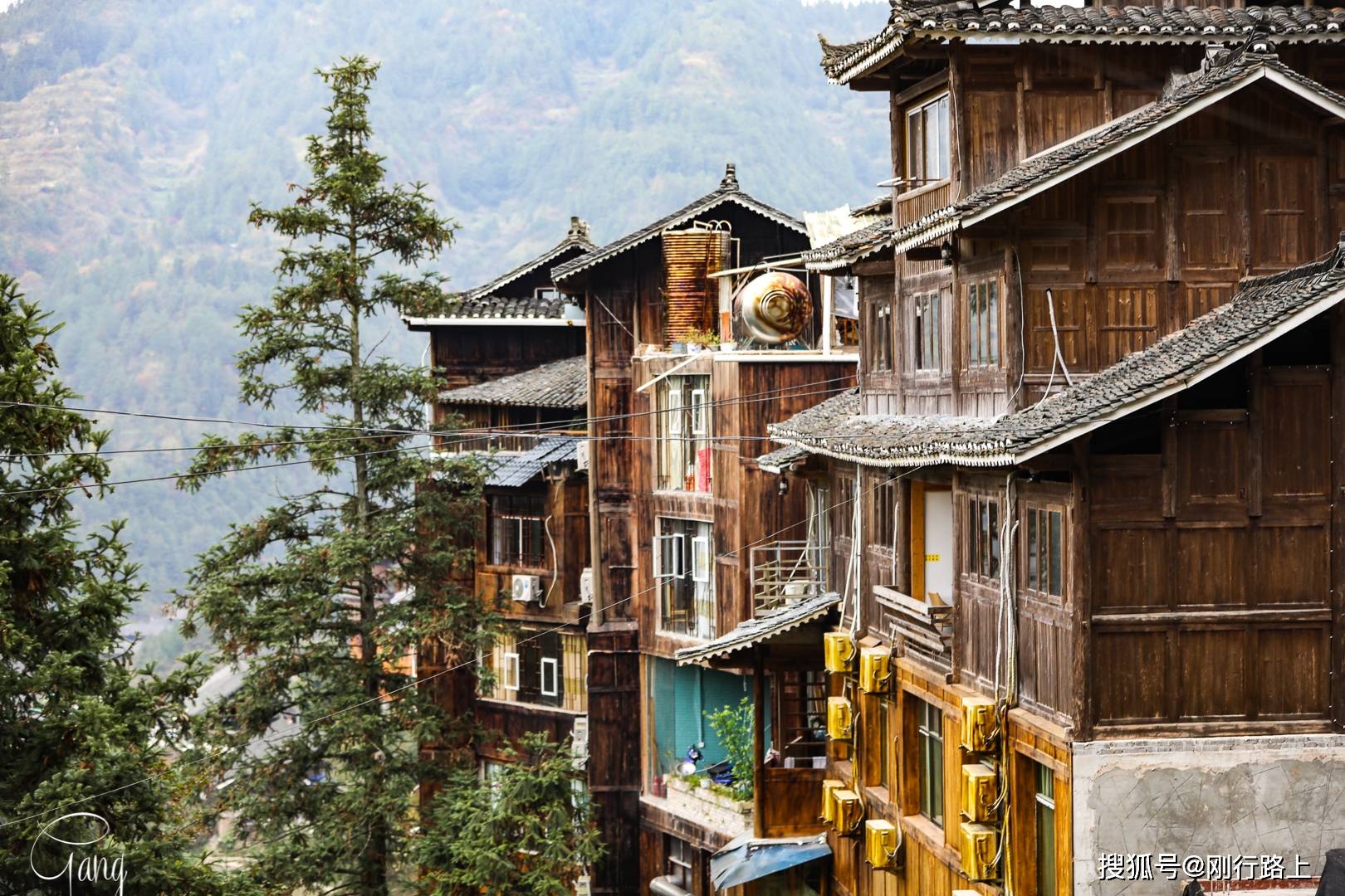 苗寨|不同的角度看西江千户苗寨,才发现没有白来