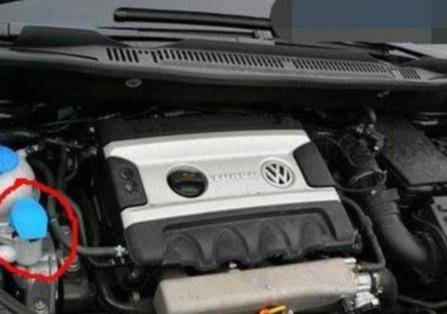 如何打开引擎盖加玻璃水 4d994ea0cb5d438fa0ed840b32d959de.jpeg