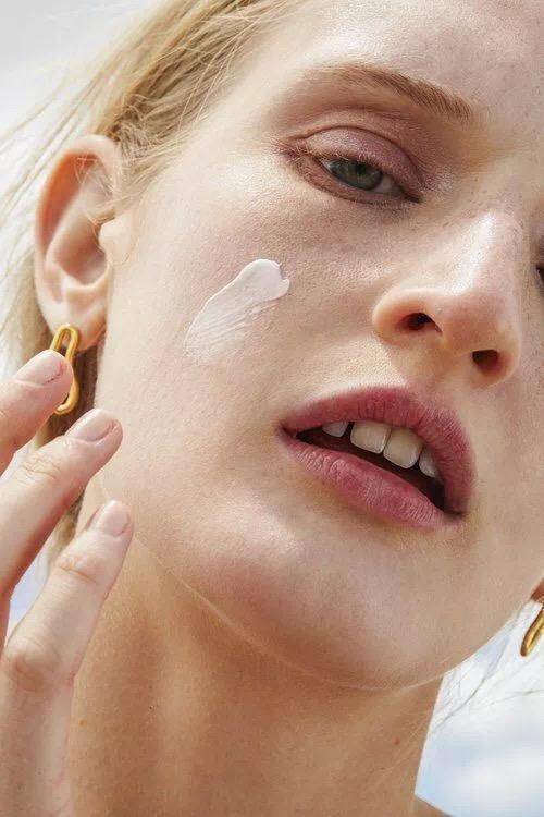 皮肤|口罩脸+换季!这下真的受不了了,敏感修复快看它