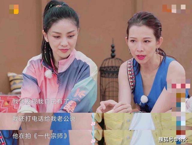 蔡少芬罕见晒三胎儿子!一家五口回重庆老家