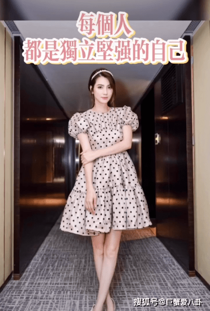 洪欣晒单人婚纱照,只提儿女不提张丹峰
