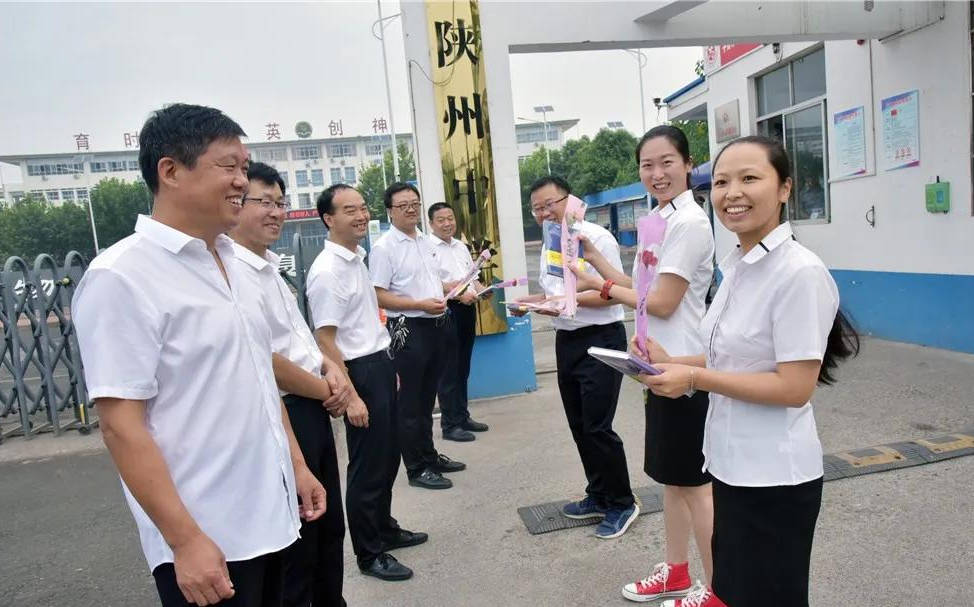 教师节,陕州中学把鲜花礼物送给辛勤的园丁!