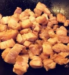 烧肉|最近餐桌上最火的一道菜【板栗烧肉】五花肉新吃法