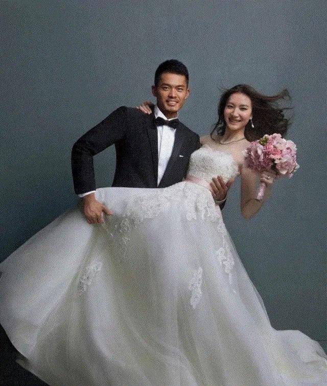 谢杏芳|39岁国羽女神晒全家福庆生照，丈夫一次背叛后，发奋成为美女总裁