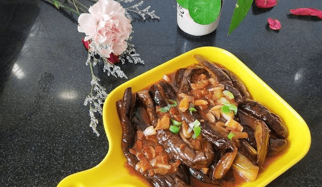 炒茄子的家常做法酱汁 d07fba9c122f4a019e94799b0d20166f.png
