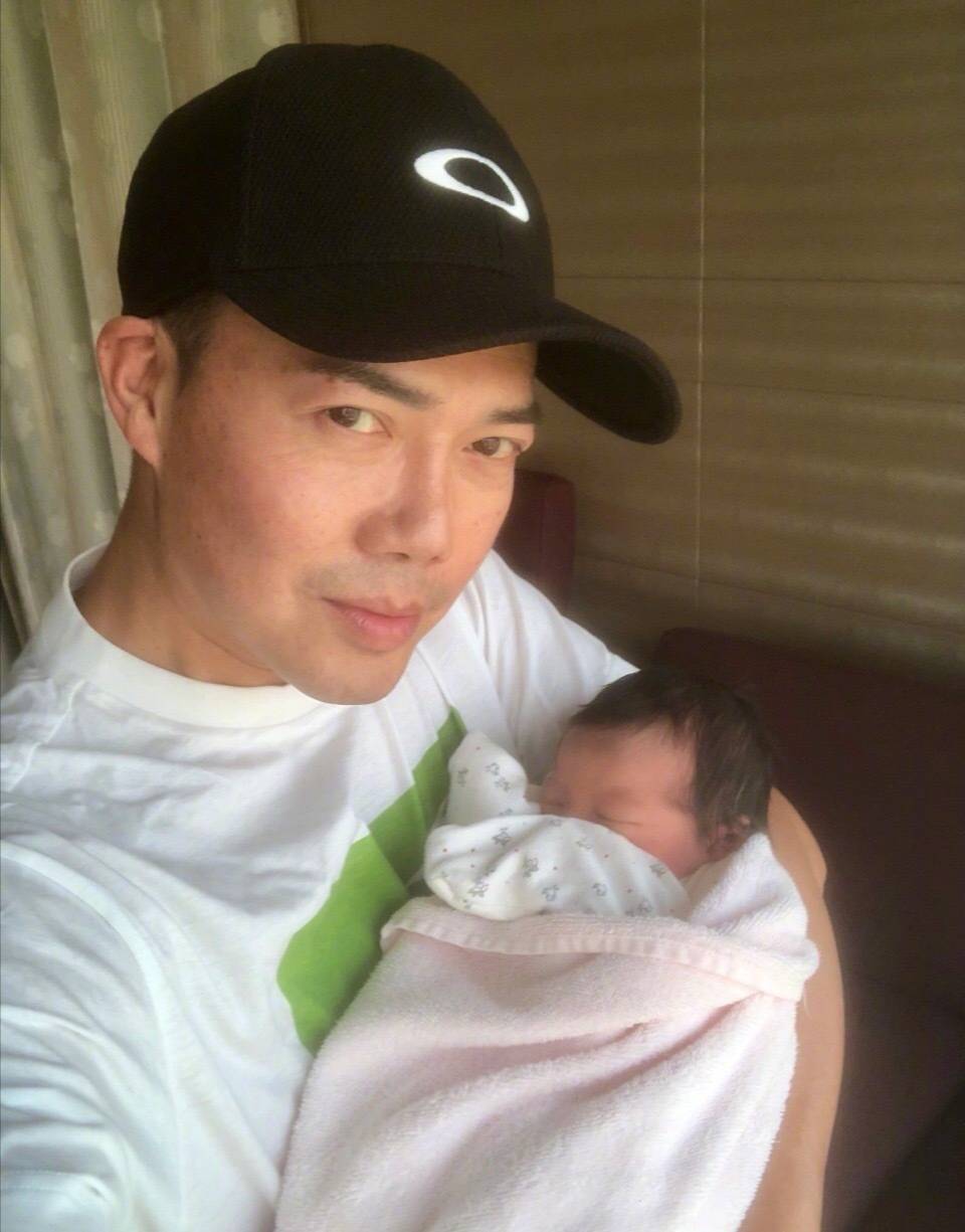 郑伊健|原创林晓峰宣布离婚，陈小春生二胎，《古惑仔》中年后情路冷暖两重天