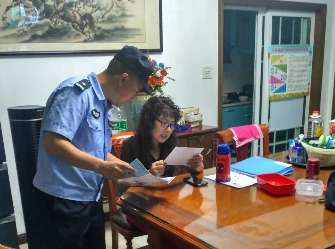 民警入户人口普查 帮助居民解决多年的烦心事