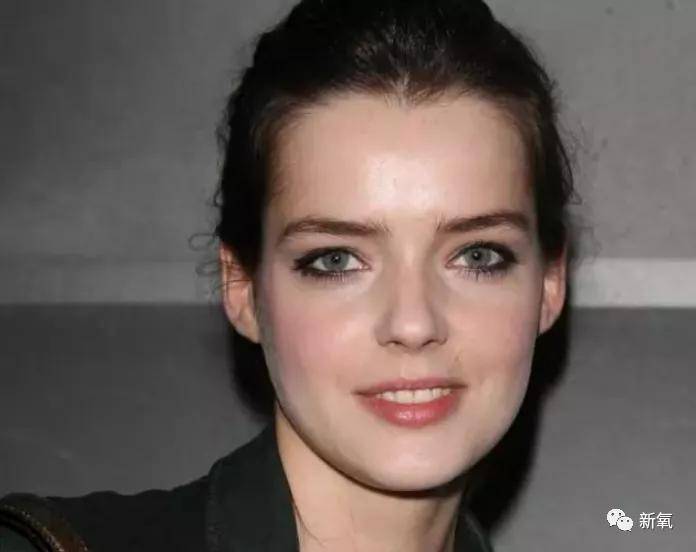 造型|宋丹丹是隐藏神颜啊！女明星都翻车的公主造型造型她却赢了满堂彩！