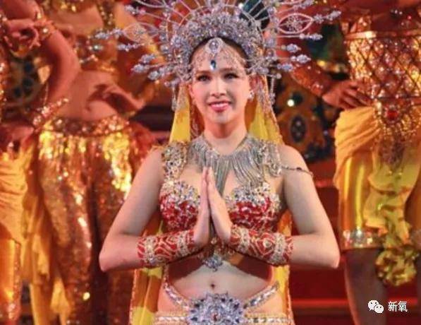 造型|宋丹丹是隐藏神颜啊！女明星都翻车的公主造型造型她却赢了满堂彩！