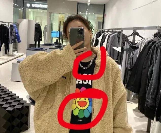 当红偶像被拍“车咚”女演员，强凹单身人设，