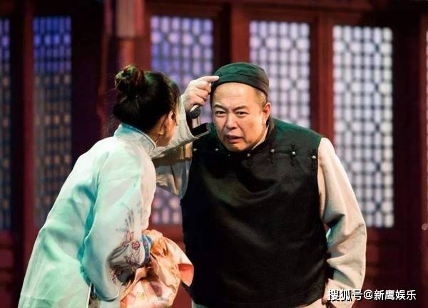 张铁林停车占公道与保安争执,网友:真当自己是皇上?