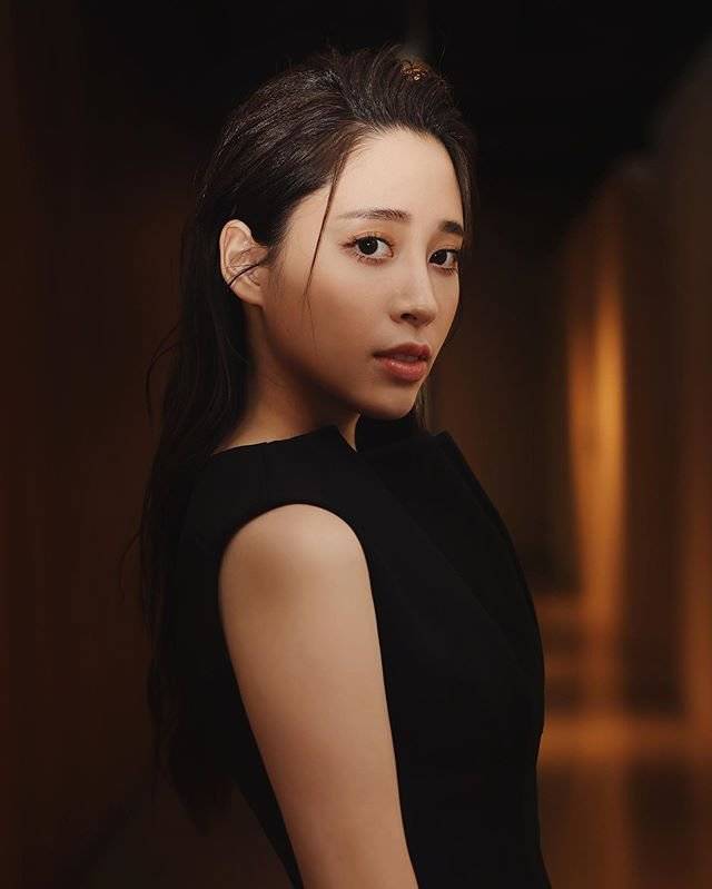 评价|原创欧阳妮妮新戏开播遭抵制，受访谈网络暴力：如果很在意就自杀了