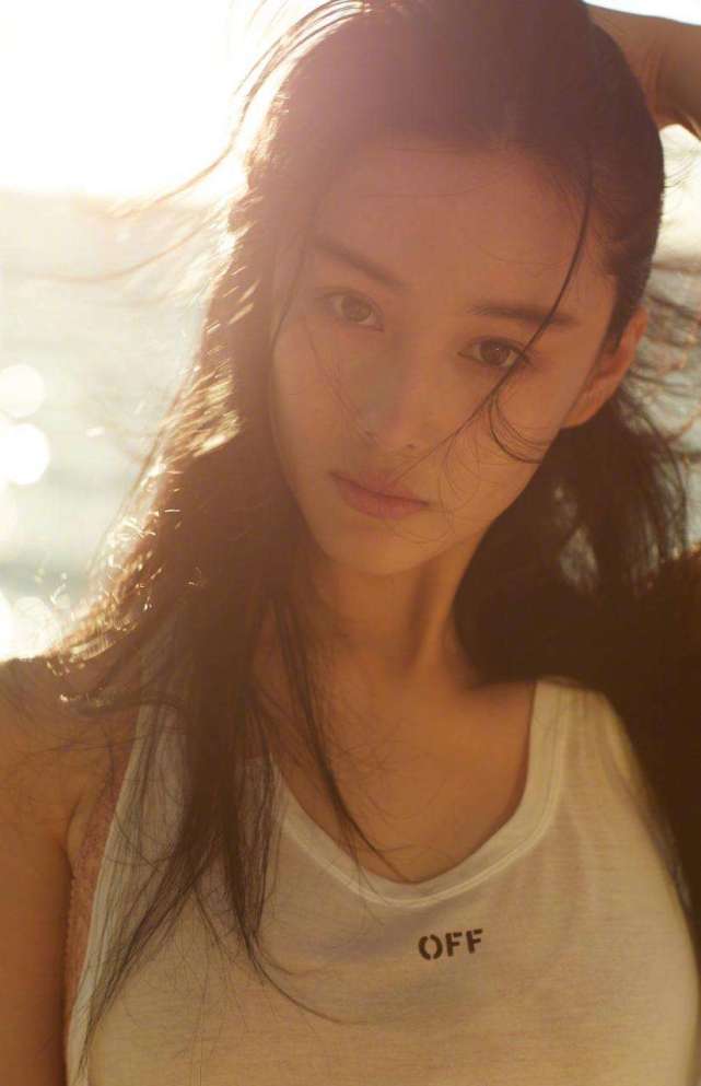 明星|张馨予发博晒美食，呼吁对女演员胖瘦不要太苛刻，你怎么看？