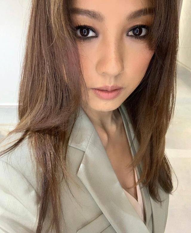 口罩|韩星5大初秋眼妆重点与色彩归纳，隔着口罩也能电人，眼影这么买就对了