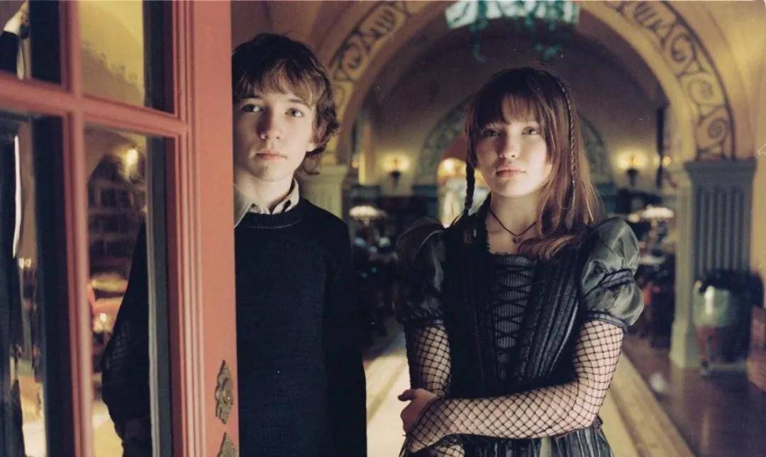 洋娃娃|澳洲版周迅、高级厌世脸2.0，被这未被发掘的美貌宝藏炸出来了