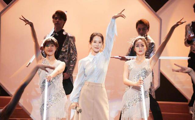 头发|果然还是长发年轻,海清留长发不仅有女人味,还多了几分少女感!