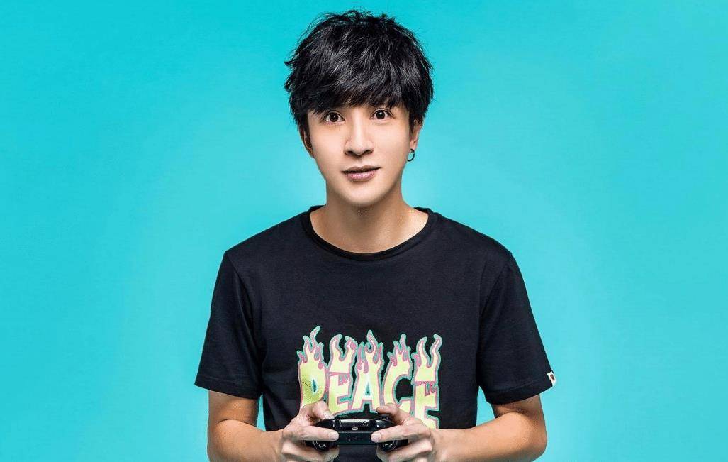 
明星的游戏名都叫啥？万茜可爱 林更新自恋 看到薛之谦：太嚣张“三亿体育”(图8)