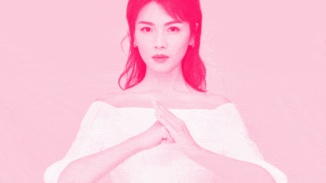 刘涛也是很忙,上一秒在舞台上slay全场,和黄明昊合作《对你爱不完》