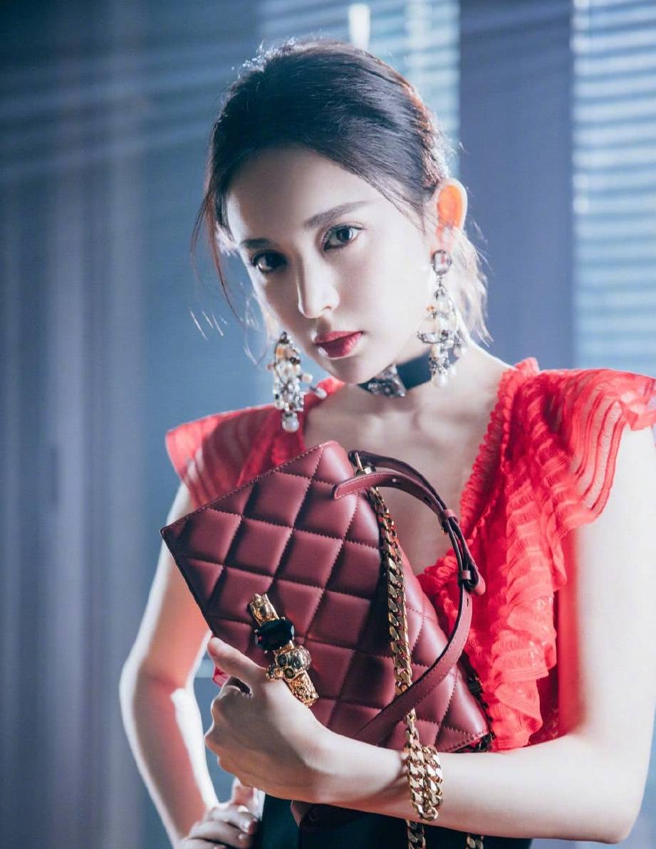 身材|古力娜扎真叫人服气！“排骨”身材加上神颜，宛如仙女般美艳