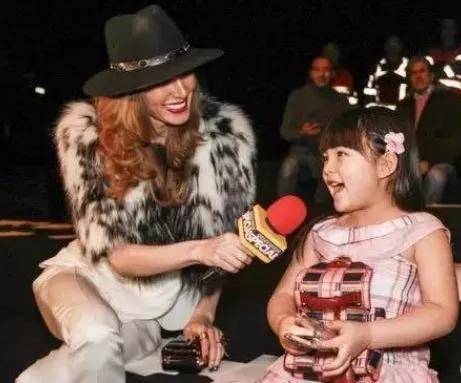 幼儿园|金巧巧送娃上学，幼儿园档次尽显，星二代学费谁家更昂贵？