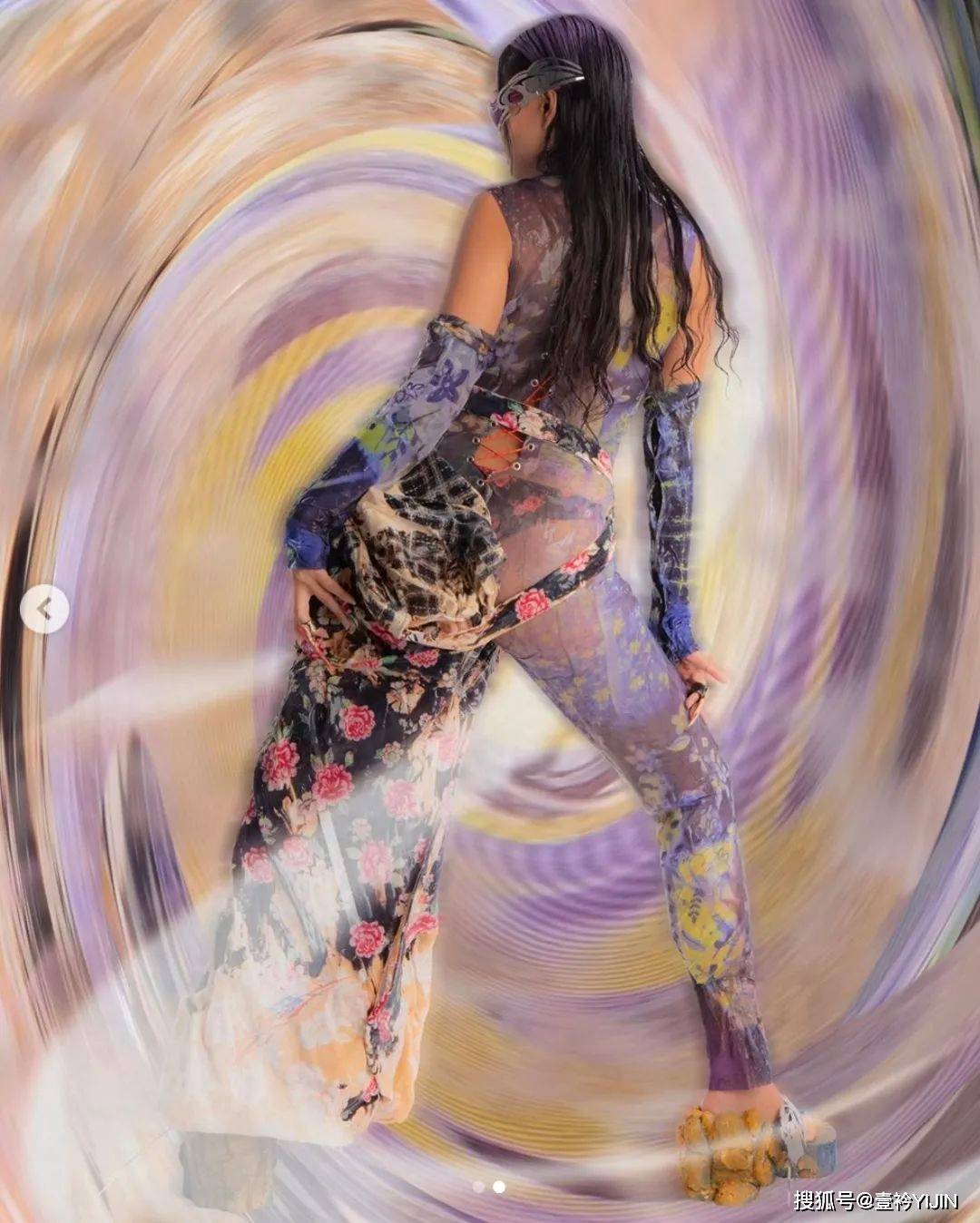 越南|被巴黎世家抄袭？把衣服种上鲜花、冻进冰块里？越南时装的高光时刻