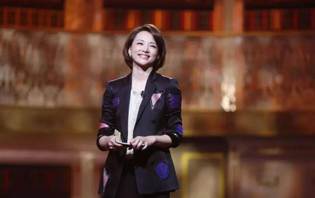 董卿|52岁的杨澜和46岁的董卿:活得漂亮的女人,应该是什么样的?