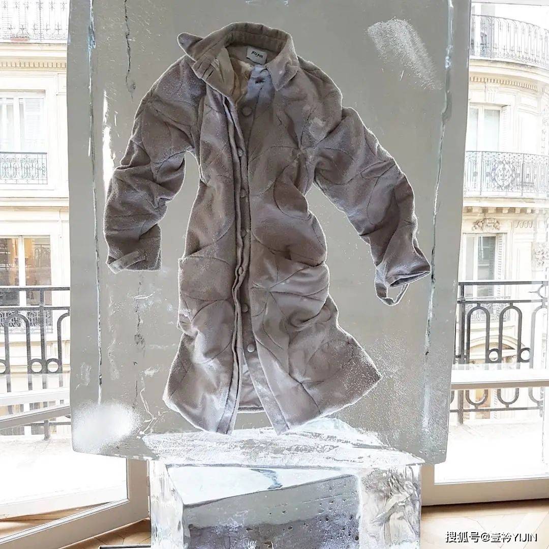 越南|被巴黎世家抄袭？把衣服种上鲜花、冻进冰块里？越南时装的高光时刻