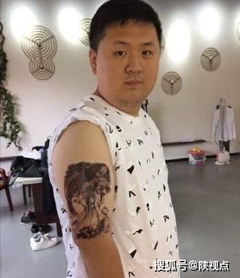 贾玲结婚6年从不晒老公,唯一张健身照曝光