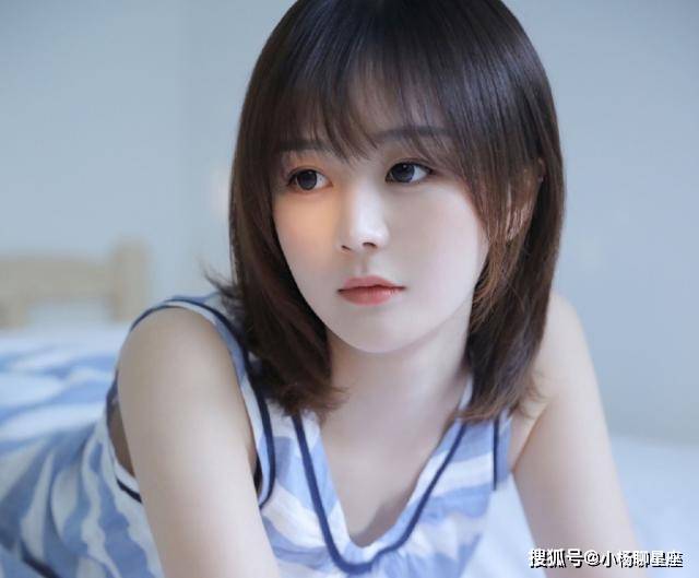 4,双子女双子女是活泼可爱,古灵精怪的代表,她们即便颜值不是大美女