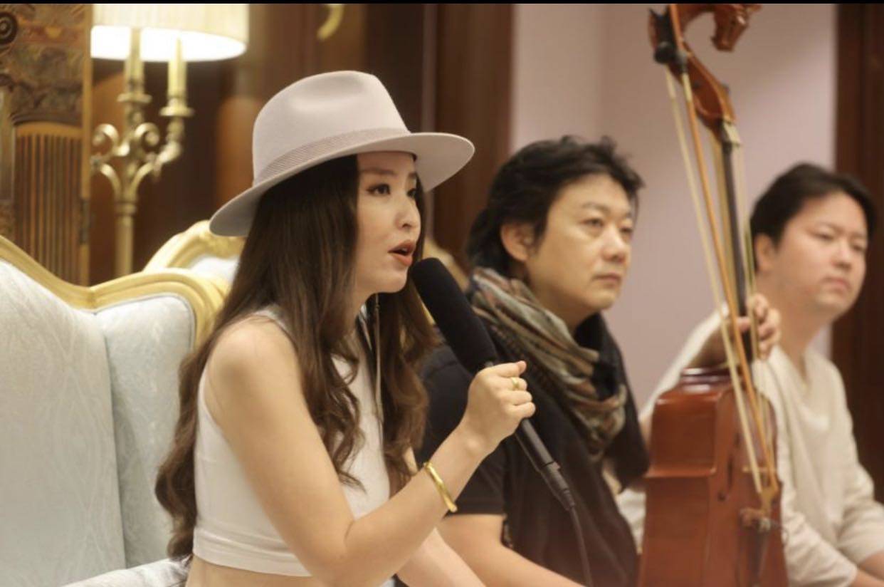 当被问及乐团在节目中遇到的挑战时，全胜认为haya主打以民族音乐为基础的世界音乐