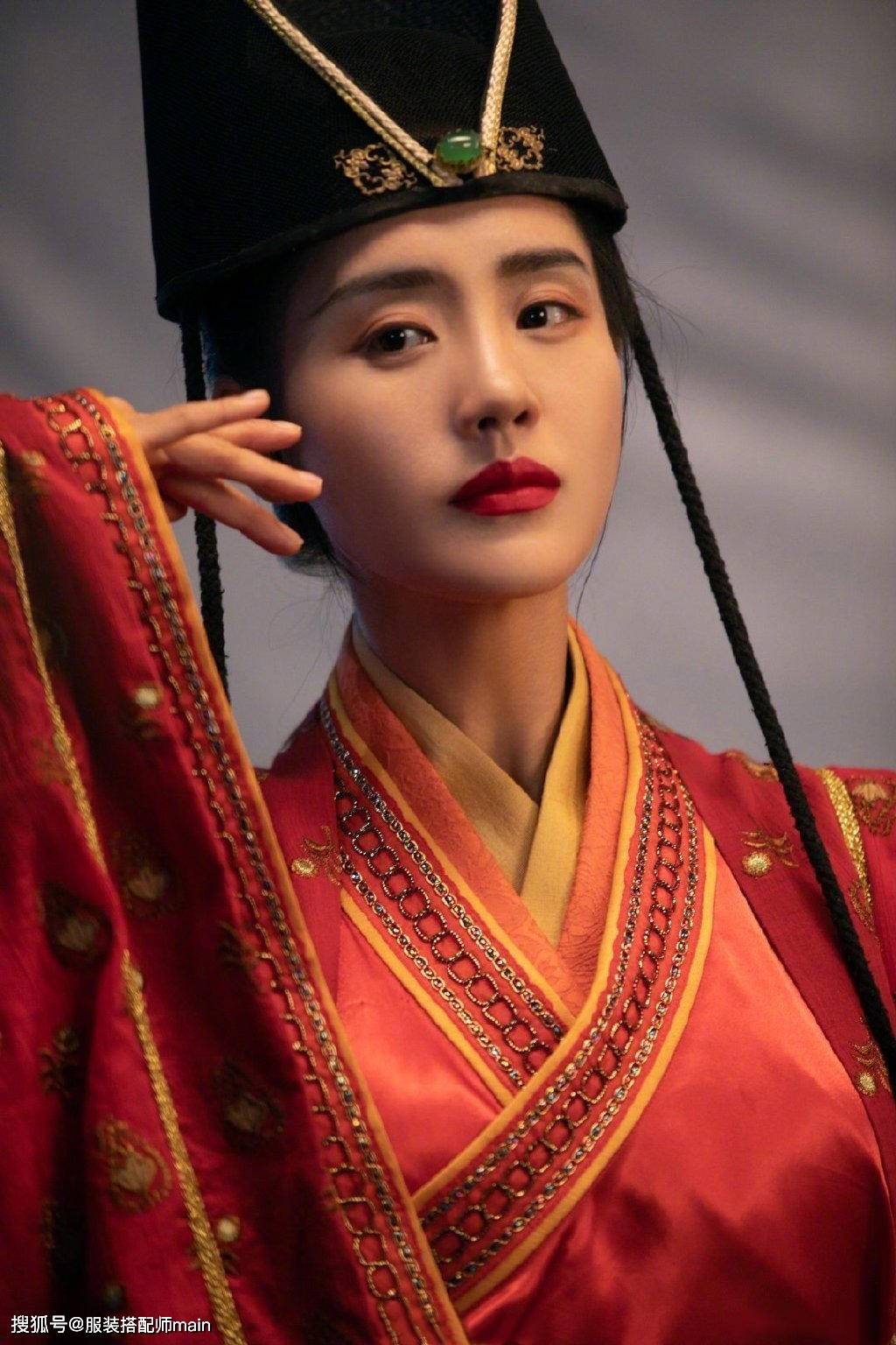 红衣|原创谁说林青霞后再无东方不败?王智一袭红衣致敬经典,气质完全不输