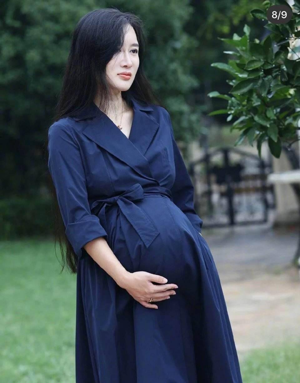 张纪中小31岁娇妻自曝：婚后没过阔太生活，生娃