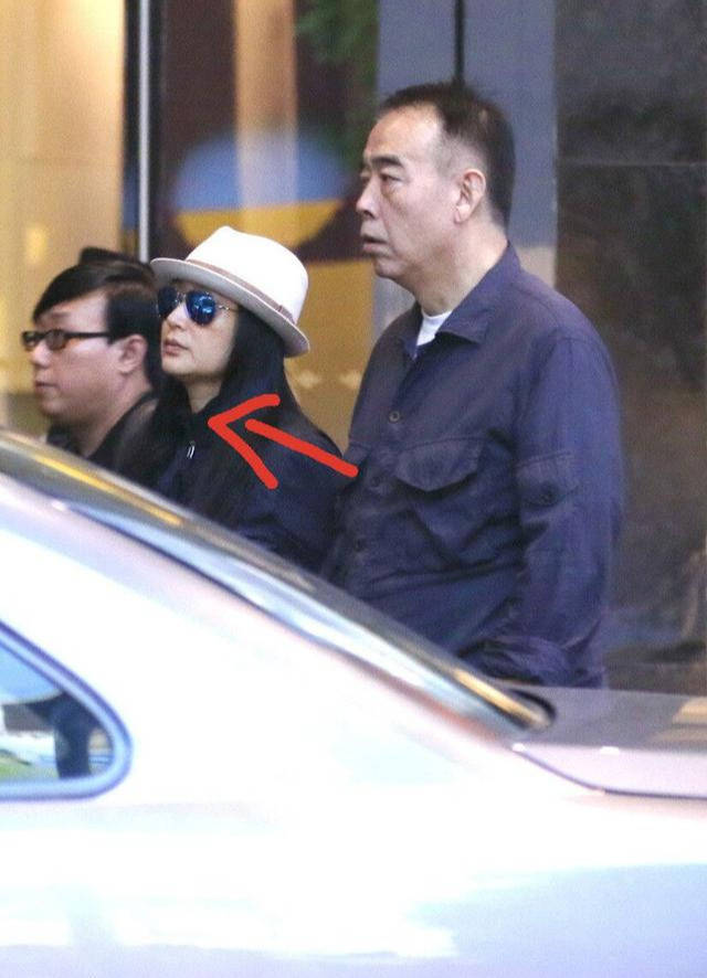 陈红脸松垮也有皱纹,但她仍然自信,接受衰老已经穿上老年装了!