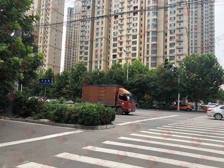 丰收路与谈固大街交口,交通通畅