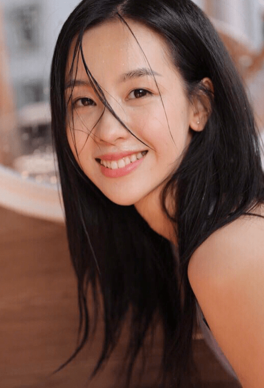 化妆|夏季海滩拍照显出唯美感？陈都灵不化妆出镜，不愧是素颜女神