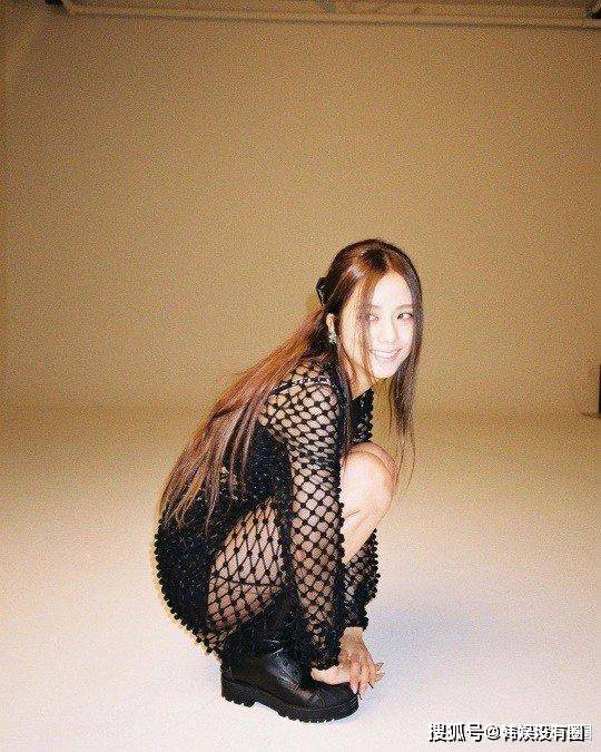 Jisoo|Blackpink金智秀晒“黑色透视装”造型，清纯美貌+性感氛围